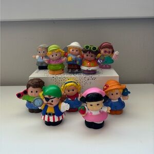 Vintage little people set of 10
